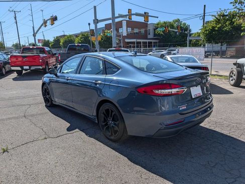 Used 2019 Ford Fusion SE w/ Equipment Group 151A FWD image 8