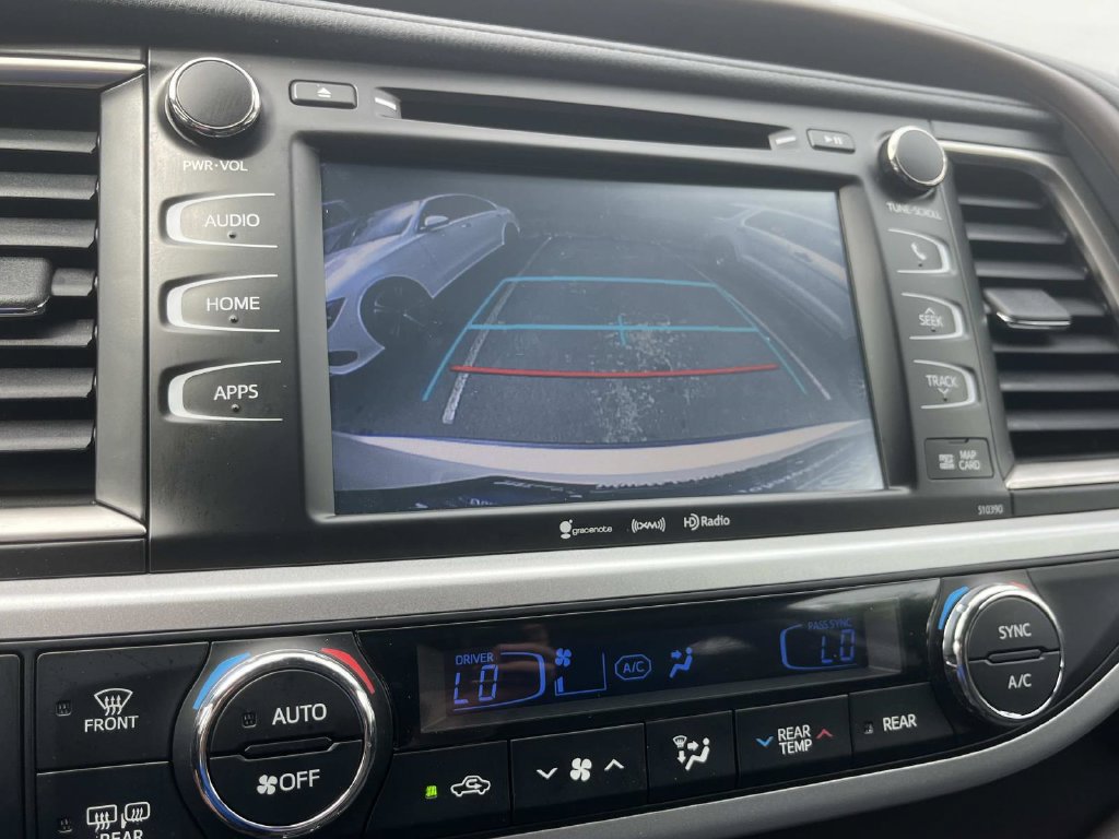Used 2019 Toyota Highlander XLE FWD image 43