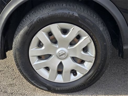 Used 2018 Nissan Rogue Sport S image 9