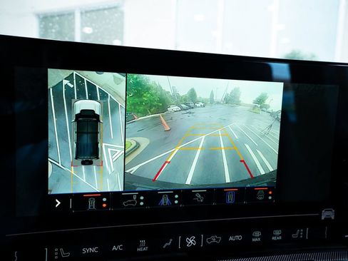 Used 2025 GMC Hummer EV 2X AWD/4WD image 33