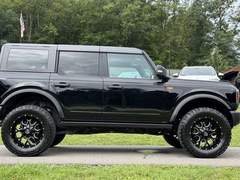 Used 2023 Ford Bronco Badlands AWD/4WD image 2