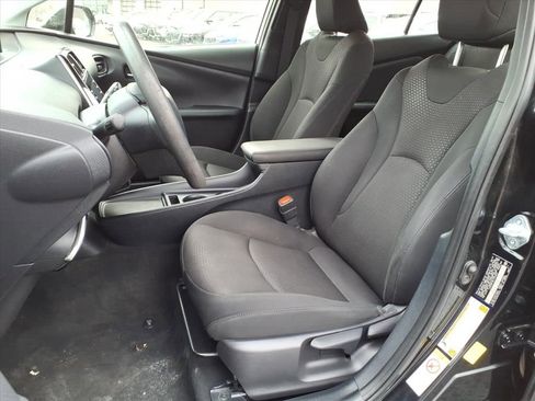 Used 2020 Toyota Prius L Eco image 9