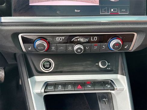 Used 2021 Audi Q3 2.0T Premium image 17