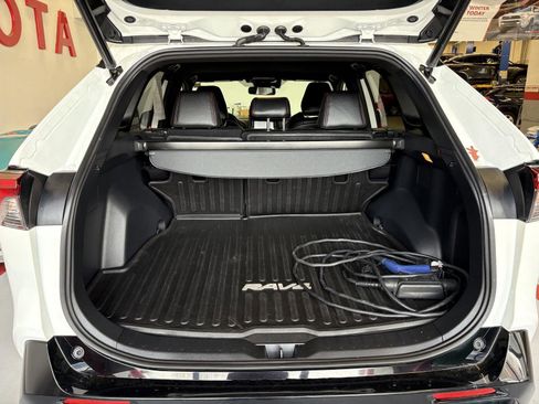 Used 2021 Toyota RAV4 SE w/ Weather & Moonroof Package image 26