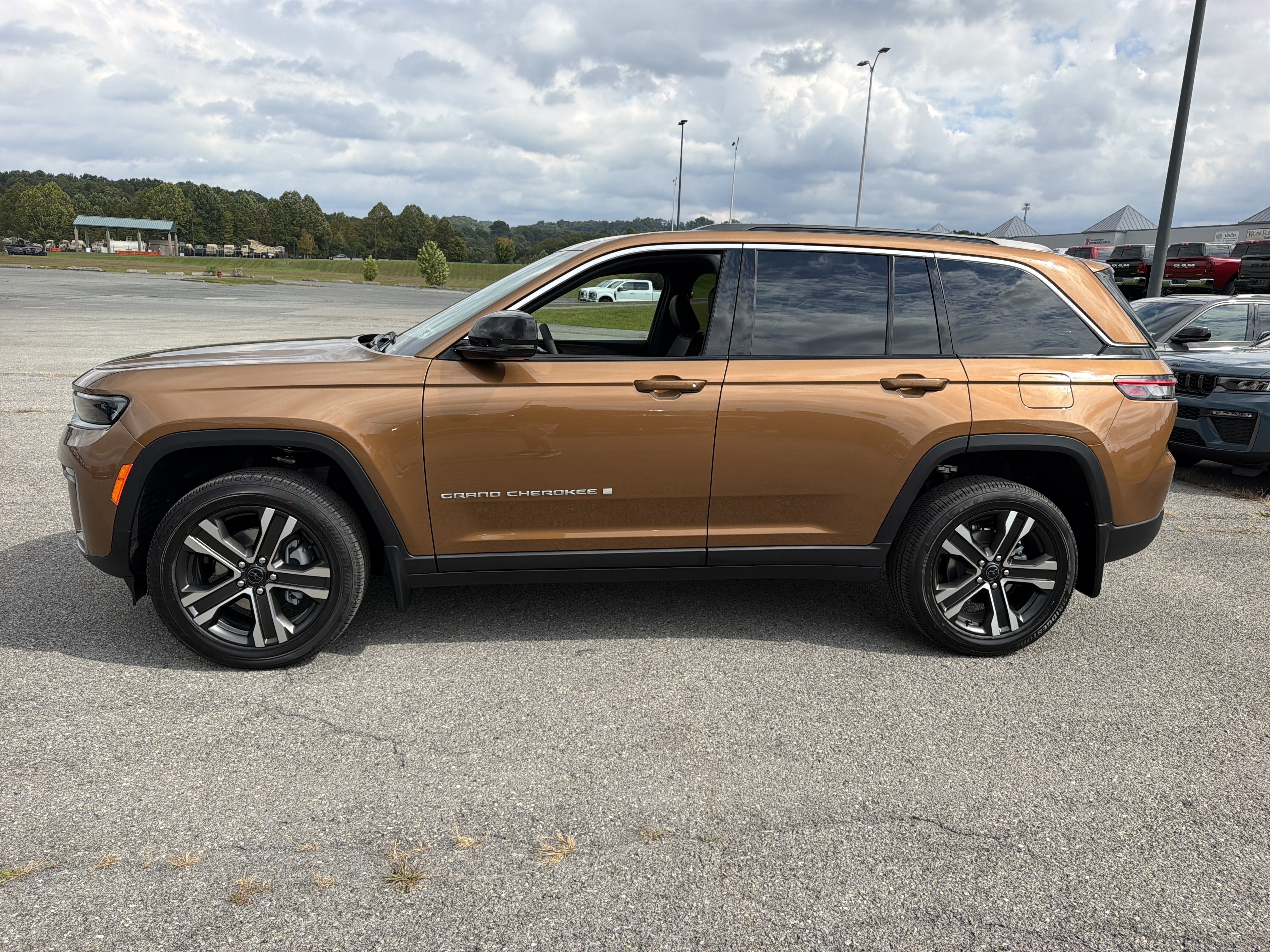 New 2027 Jeep Grand Cherokee Limited AWD/4WD image 10