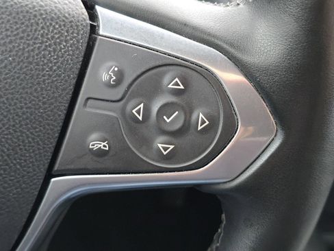 Used 2023 Chevrolet Traverse LT FWD image 21