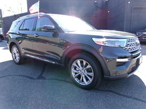 Certified 2023 Ford Explorer Limited w/ Equipment Group 301A AWD/4WD image 3