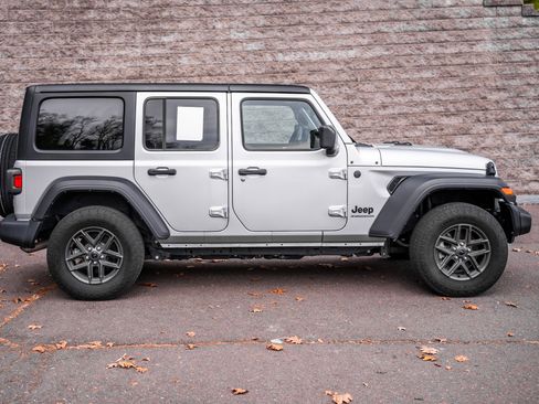 Used 2024 Jeep Wrangler Sport S image 4
