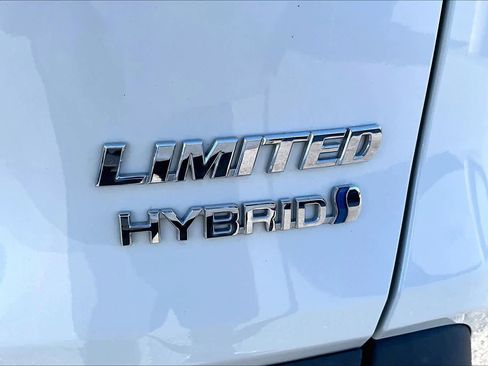 Used 2021 Toyota RAV4 Limited image 9