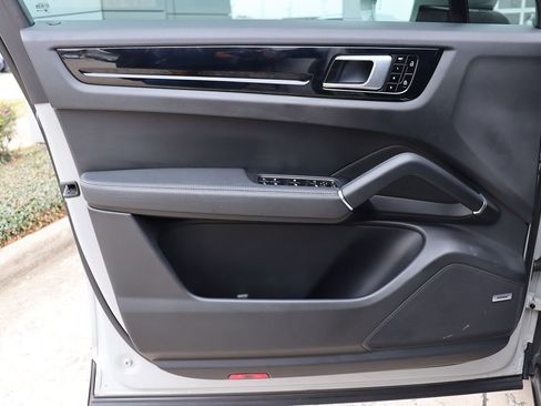 Used 2021 Porsche Cayenne Coupe image 51