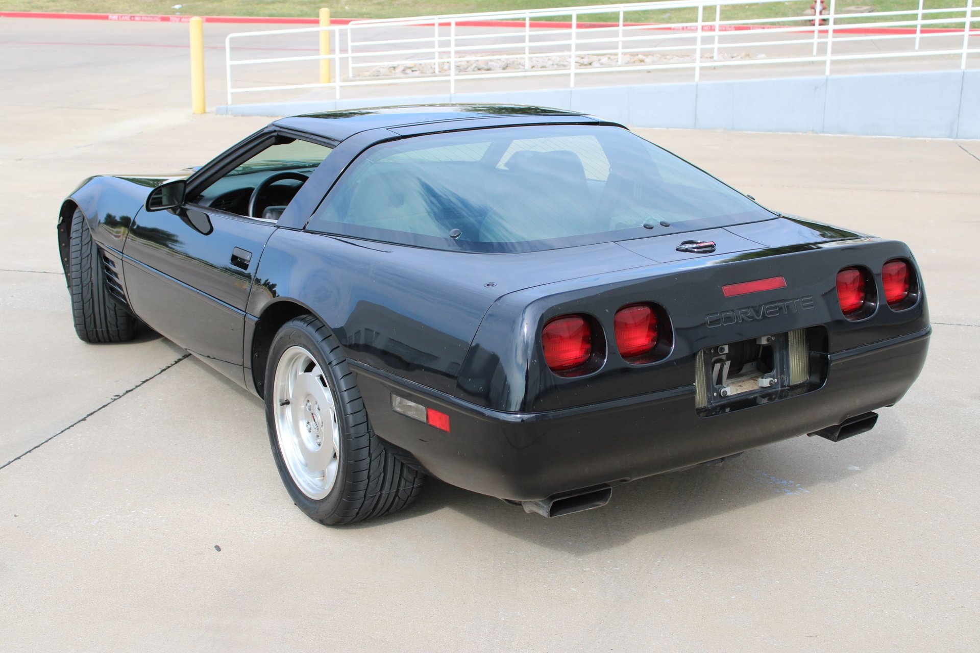 Used 1994 Chevrolet Corvette Coupe RWD image 8