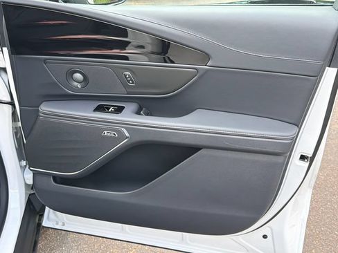 New 2026 Lincoln Nautilus Reserve AWD/4WD image 15