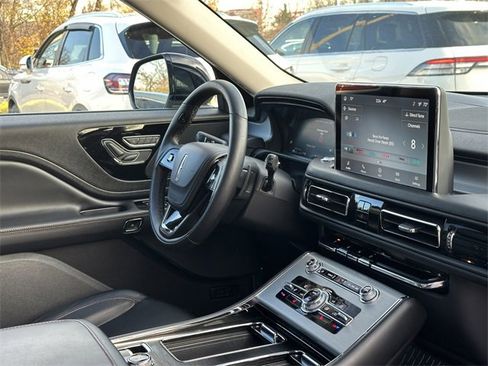 Certified 2024 Lincoln Aviator Premiere w/ Premium Package image 32