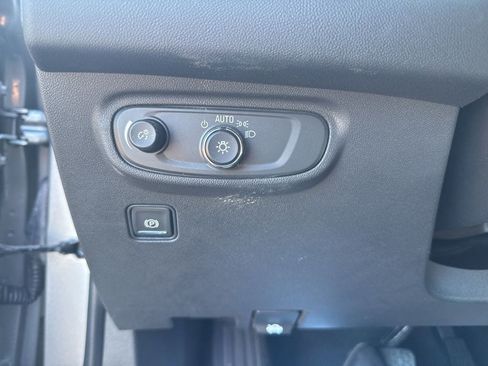 Used 2023 GMC Terrain SLE w/ Driver Convenience Package FWD image 25
