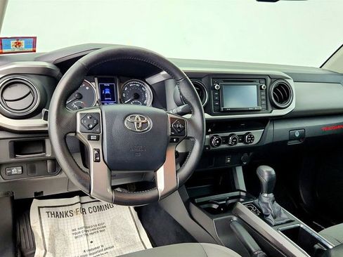 Used 2016 Toyota Tacoma SR5 w/ SR5 Appearance Package (SN) RWD image 11
