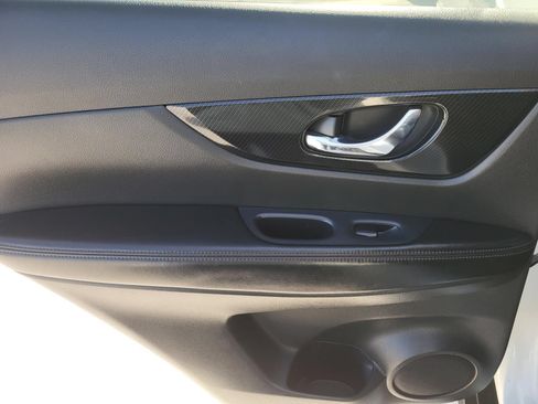 Used 2019 Nissan Rogue SL w/ Premium Package FWD image 12