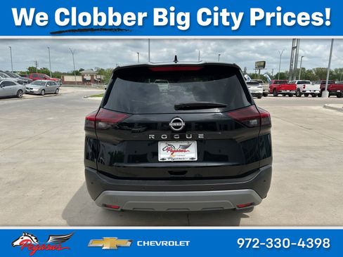Used 2023 Nissan Rogue S image 4