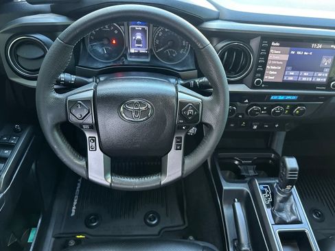 Used 2021 Toyota Tacoma TRD Off-Road w/ Technology Package AWD/4WD image 14
