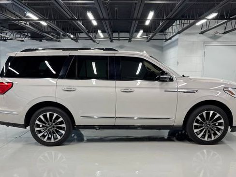 Used 2021 Lincoln Navigator Reserve w/ Luxury Package AWD/4WD image 6
