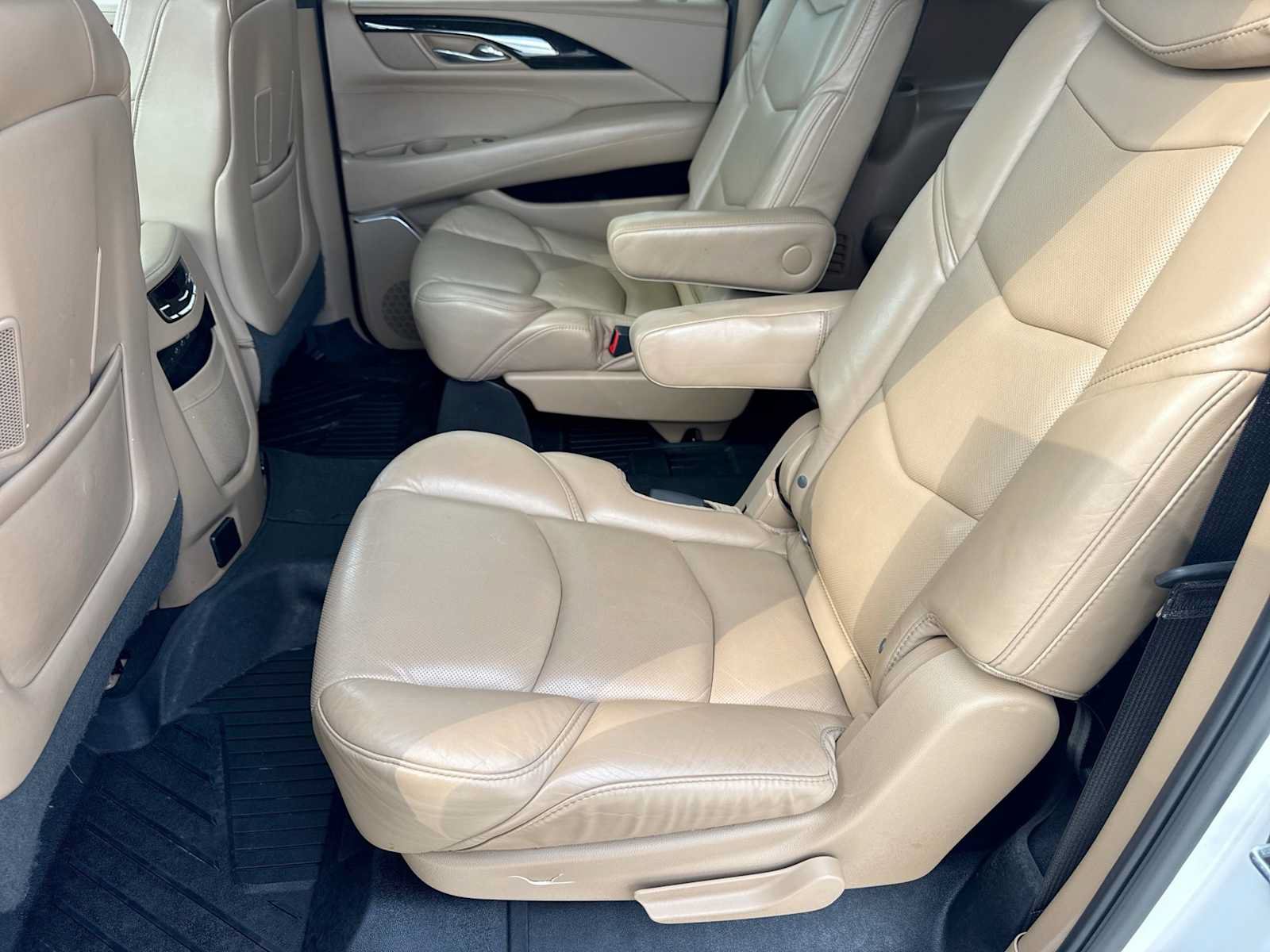Used 2018 Cadillac Escalade ESV Platinum AWD/4WD image 18