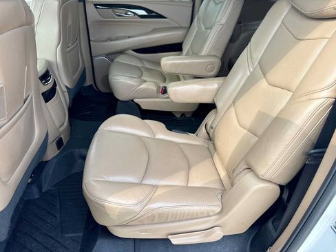 Used 2018 Cadillac Escalade ESV Platinum AWD/4WD image 18