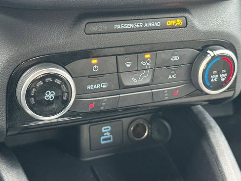 Used 2022 Ford Escape SE image 17