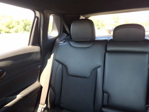 Used 2023 Jeep Compass Trailhawk w/ Trailhawk Convenience Group AWD/4WD image 13