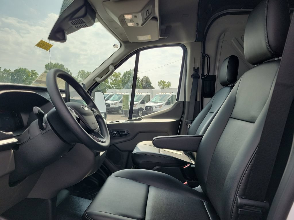 New 2026 Ford Transit 250 148 Medium Roof w/ Load Area Protection Package RWD image 21
