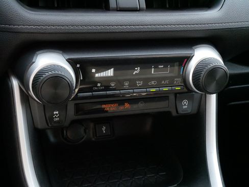Certified 2021 Toyota RAV4 LE AWD/4WD image 22