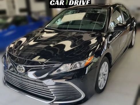 Used 2022 Toyota Camry LE w/ Carpet Mat Package (TMS) FWD image 1