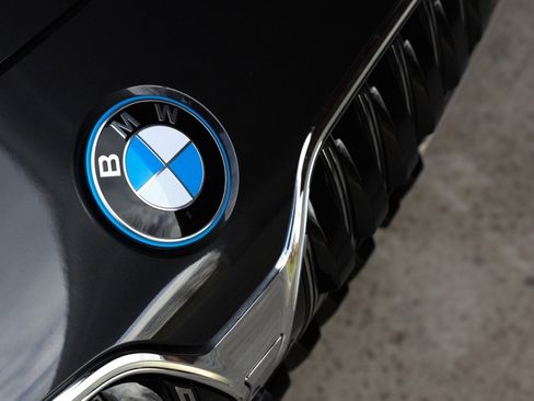 Used 2025 BMW i7 xDrive60 image 15