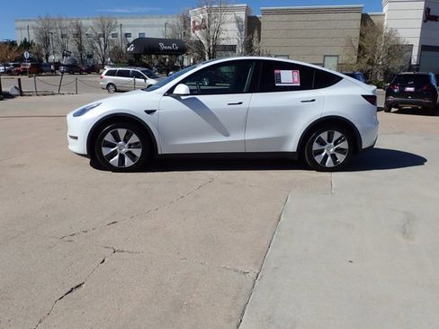 Used 2021 Tesla Model Y Long Range image 2