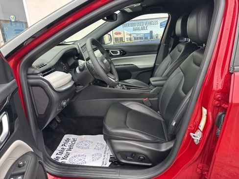 Used 2025 Jeep Compass Limited image 8