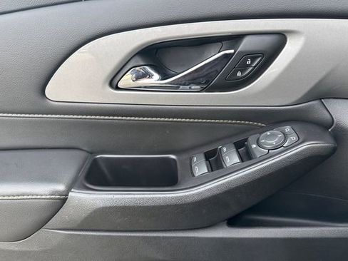 Used 2020 Chevrolet Traverse RS image 11