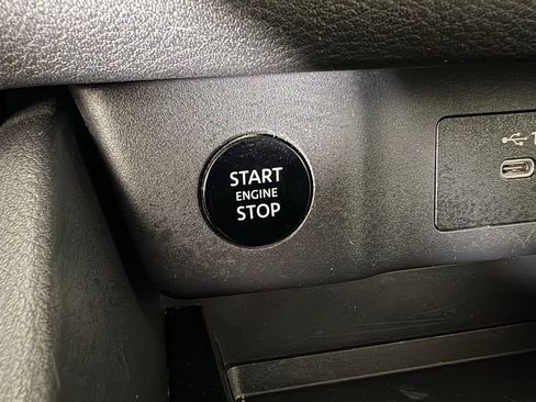 Used 2024 Nissan Rogue SV AWD/4WD image 28