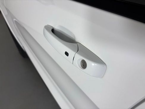 Used 2020 Jeep Grand Cherokee Altitude image 12