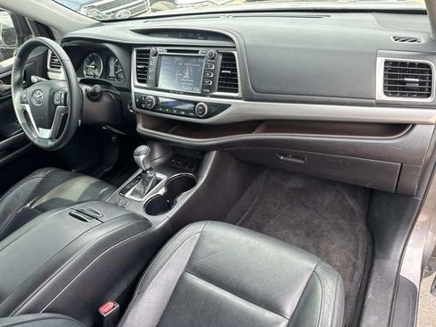 Used 2016 Toyota Highlander XLE image 17