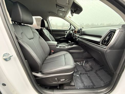Used 2025 Kia Sorento EX image 21