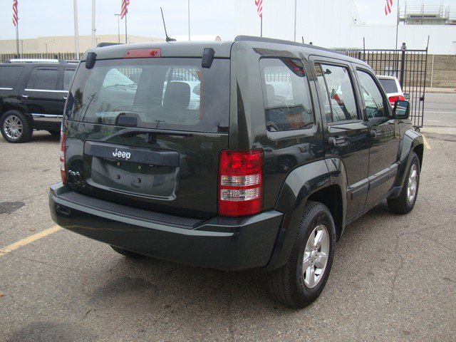 Used 2010 Jeep Liberty Sport AWD/4WD image 5