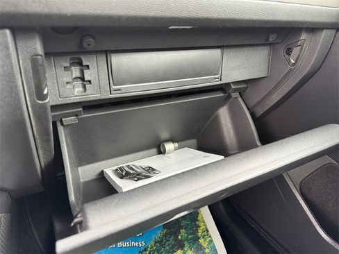 Used 2023 Volkswagen Tiguan SE image 33