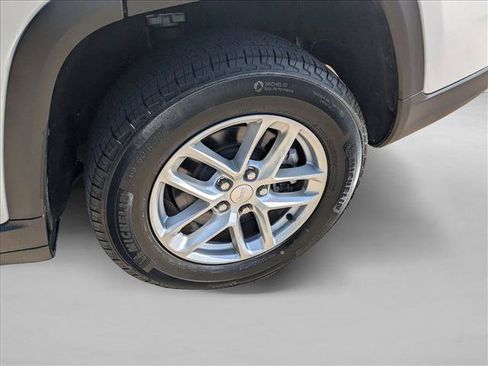 Used 2023 Jeep Grand Cherokee L Laredo RWD image 19