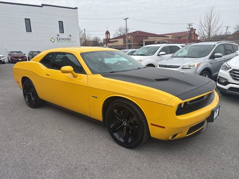 Used 2017 Dodge Challenger R/T RWD image 7