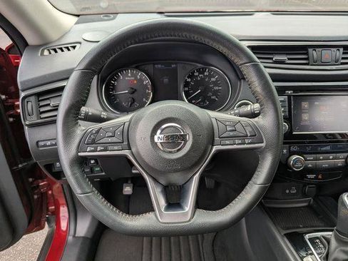 Used 2018 Nissan Rogue SV AWD/4WD image 13