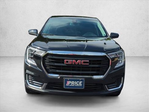 Used 2024 GMC Terrain SLE image 2