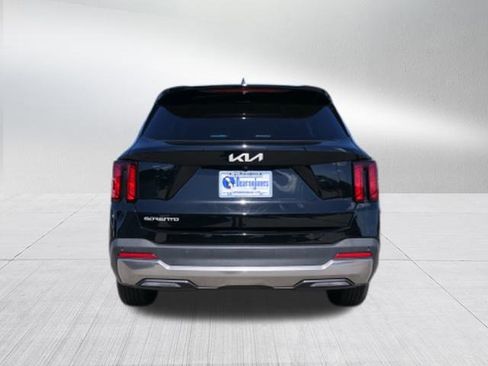 Certified 2024 Kia Sorento S image 4