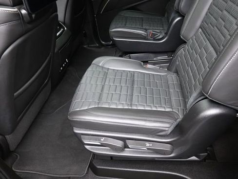 Used 2024 Cadillac Escalade ESV Premium Luxury Platinum image 24