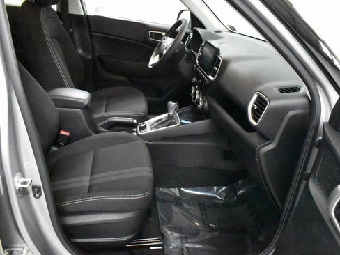 Used 2024 Hyundai Venue SEL image 14