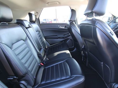 Used 2024 Ford Edge SEL image 9