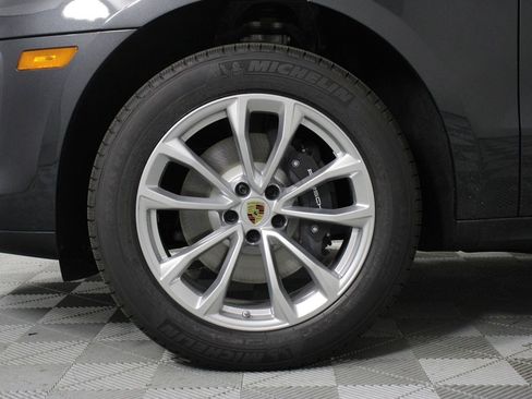 New 2026 Porsche Macan image 17