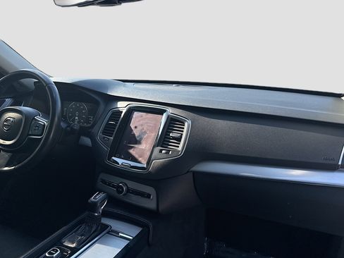 Used 2017 Volvo XC90 T5 Momentum w/ Vision Package image 32